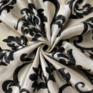 TABLE CLOTH CREAM & BLACK DETAIL 260X260CM